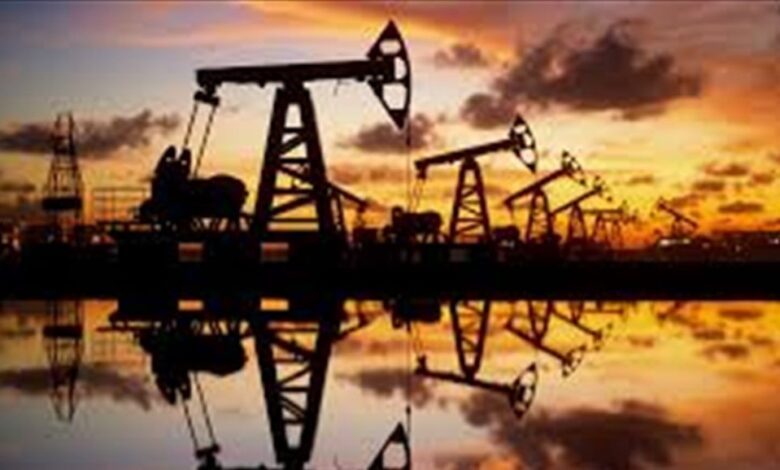 أسعار النفط تعوض خسارتها الأكبر منذ 8 أشهر