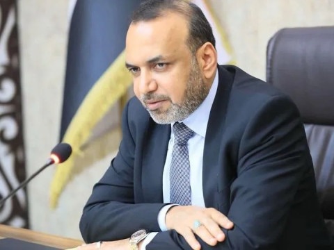 وزير العمل يؤكد استمرار إطلاق المنحة الطلابية