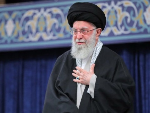 المرشد الايراني خلال صلاة الجمعة يرثى الشهيد نصر الله ويؤكد ان اسرائيل تستخدم الحرب النفسية بحربها بالمنطقة