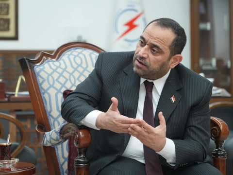 وزير الكهرباء يبشر العراقيين: نعمل مع شركات عالمية لزيادة الإنتاج إلى 35 ألف ميغاواط