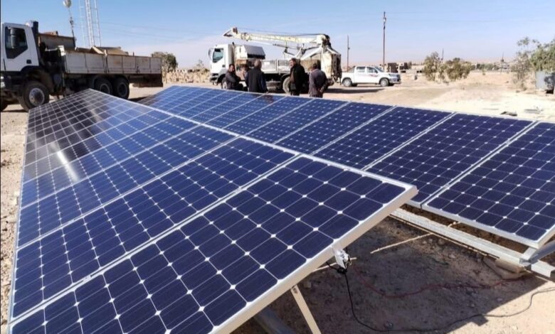 الموارد المائية : تجهيز ونصب أكثر من ٤٠٠ طاقم ضخ للابار يعمل بالطاقة الشمسية في البلاد خلال الأعوام الأخيرة