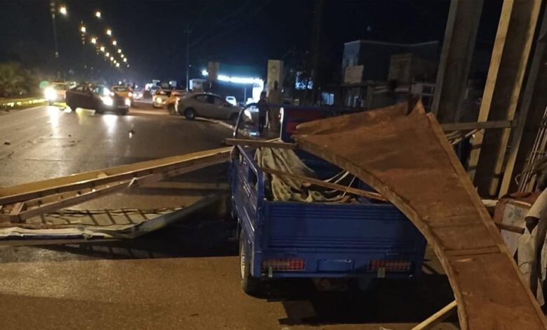 الرياح تسقط جسر مشاة في الديوانية على سائق “ستوتة”