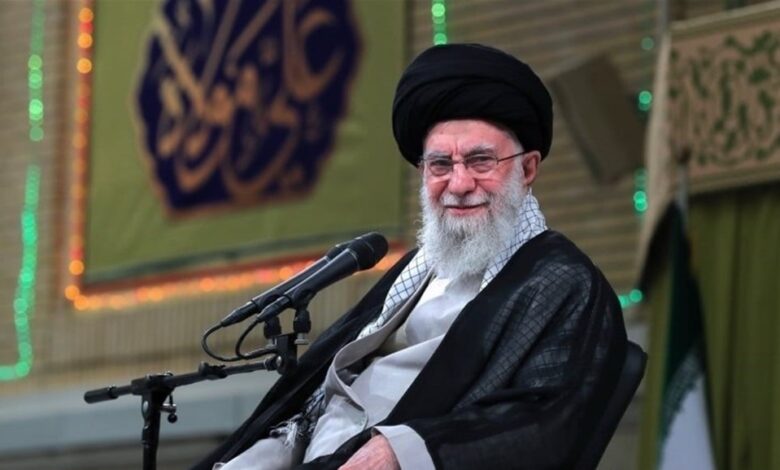 السيد الخامنئي يضع القوات المسلحة الإيرانية في حالة تأهب قصوى