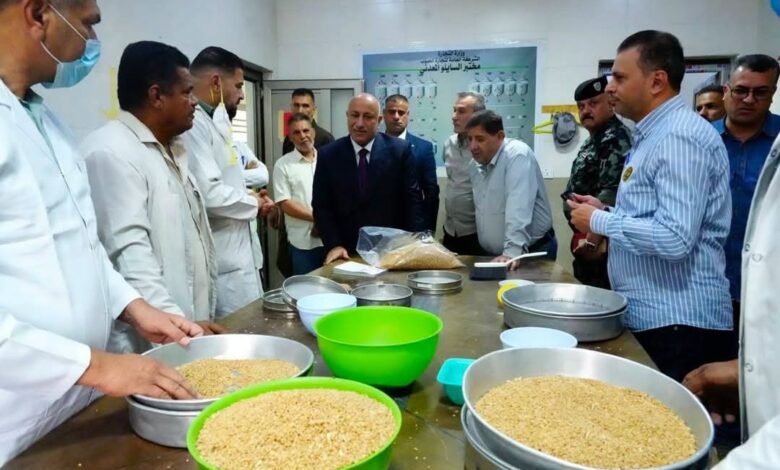 رئيس الجمعيات الفلاحية في كربلاء يرافق المحافظ بجولة ميدانية داخل فرع الشركة العامة لتجارة الحبوب (السايلو)