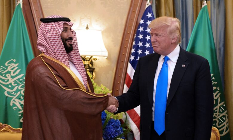 بالصور.. ولي العهد السعودي يستقبل ترامب في الرياض