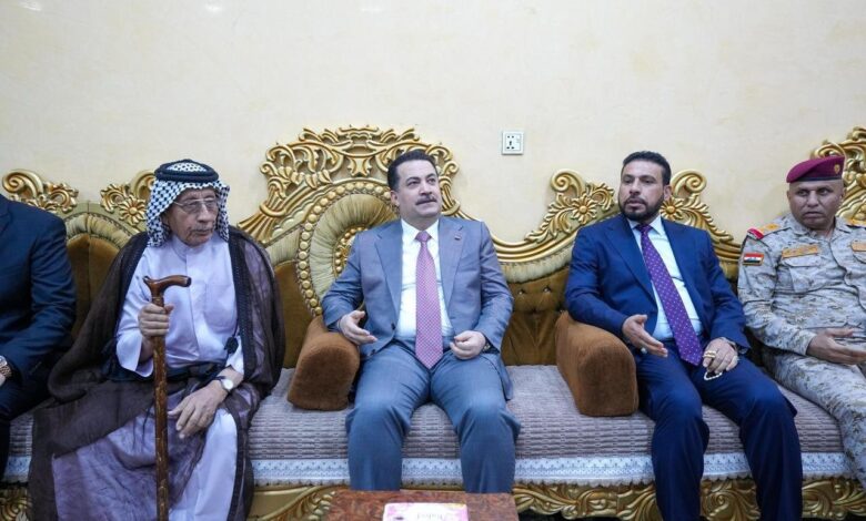 رئيس الوزراء يزور منزل عائلة الشهيد البطل العميد محمد نشمي العلياوي في ميسان