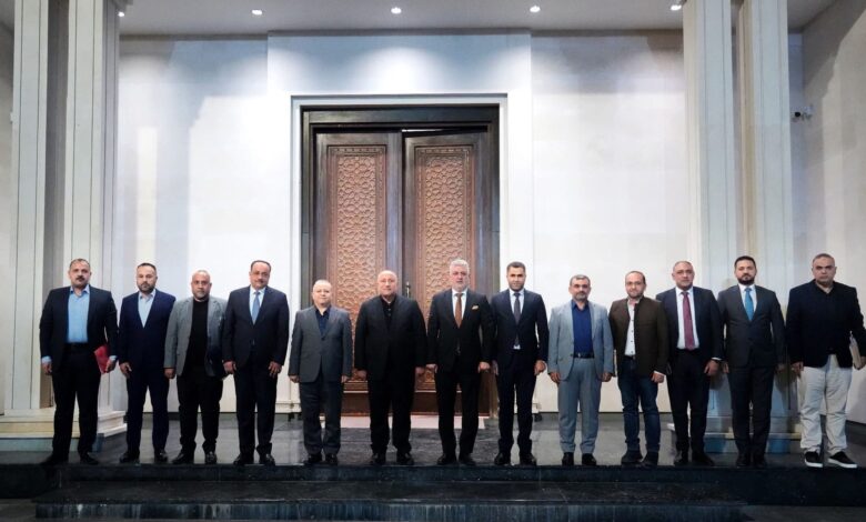 محافظ كربلاء يعقد اجتماعاً موسعاً مع نقابات المهن الطبية لتعزيز الإيرادات وتنظيم العمل الخدمي