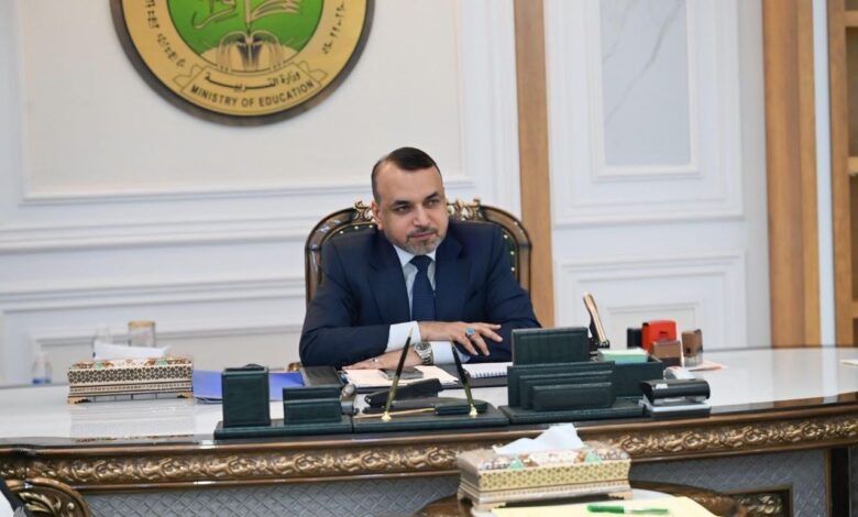وزير التربية وكالة يوجّه بفتح تحقيق بحادثة الاعتداء على مدرس في النجف الأشرف