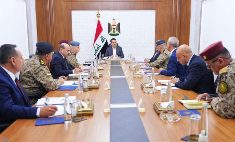 رئيس الوزراء يؤكد حرص الحكومة واهتمامها بتطوير القوات الأمنية وتعزيز قدراتها القتالية