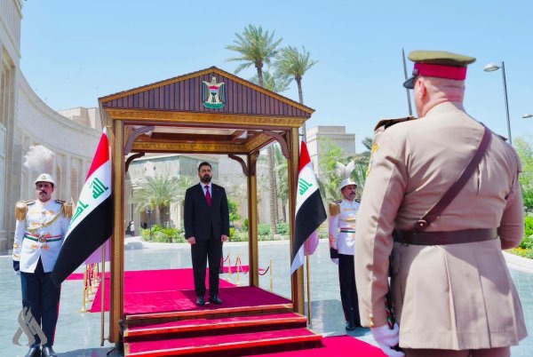 رئيس مجلس الوزراء علي الزيدي يتسلم مهامه رسمياً رئيساً للحكومة وقائداً عاماً للقوات المسلحة