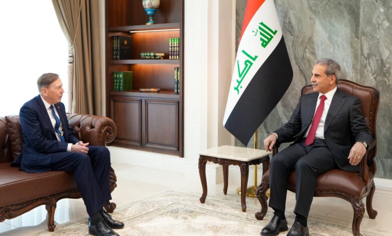 القاضي زيدان يستقبل بترايوس ويشكره على جهوده في مكافحة الإرهاب